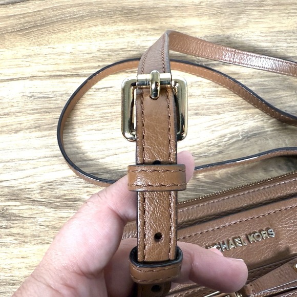 Michael Kors Crossbody Gilmore Satchel Light‎ Brown - Picture 7 of 9